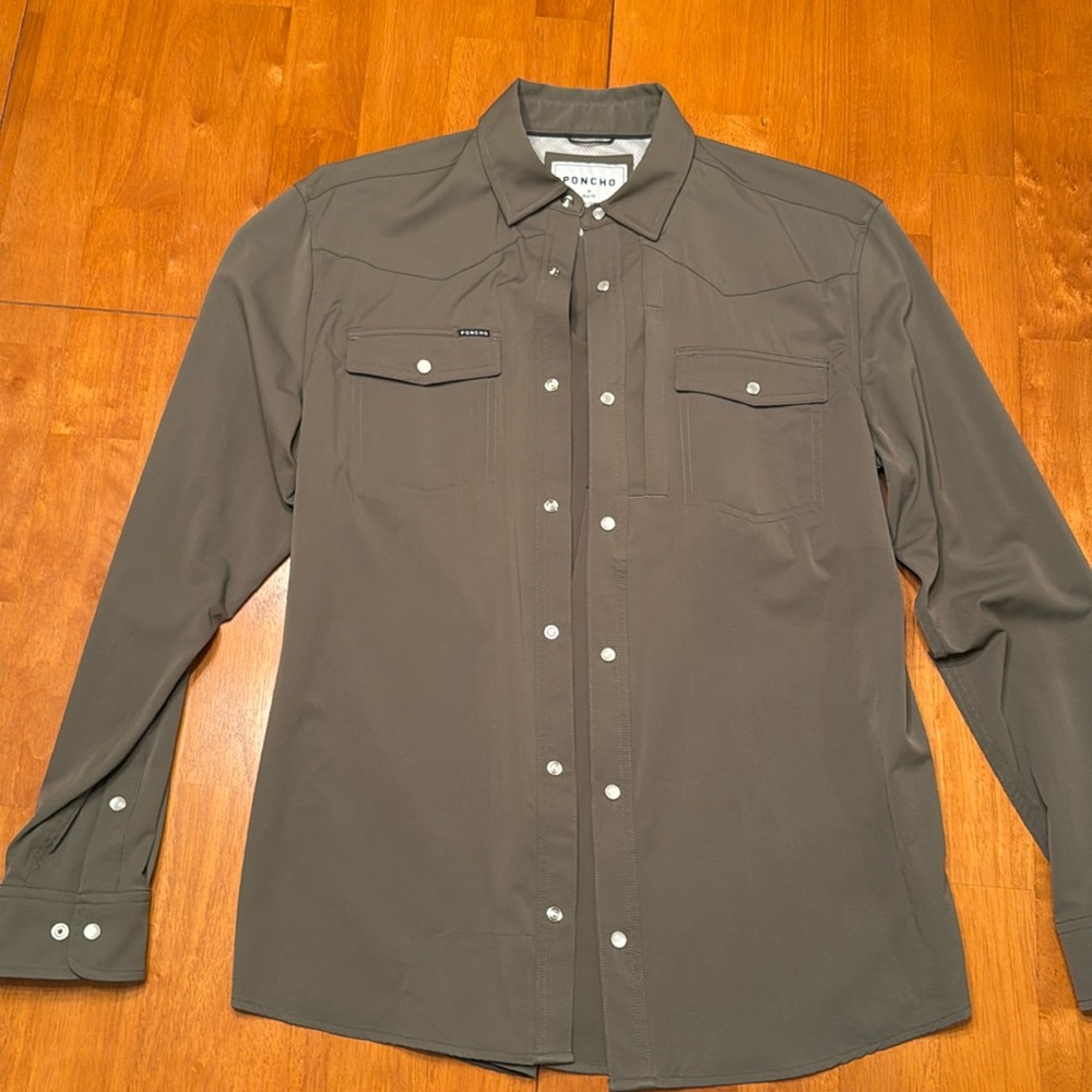 Poncho Outdoors Long Sleeve Green Shirt M Slim Fit. Western Snaps
Like New